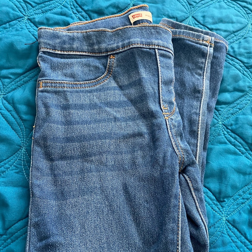 Levi’s pull on Jegging